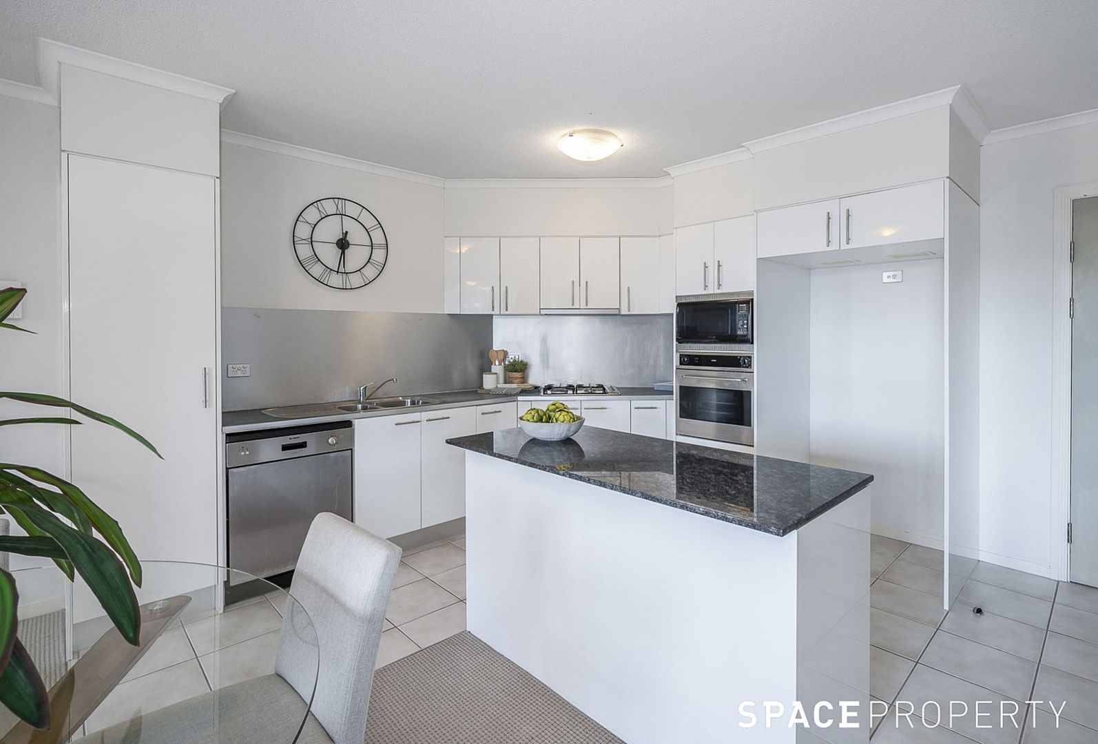 2 bedrooms Apartment / Unit / Flat in  SPRING HILL QLD, 4000