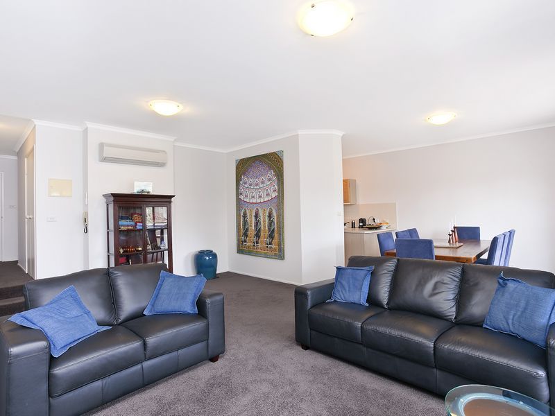 F6/2 Currie Crescent, GRIFFITH ACT 2603, Image 2
