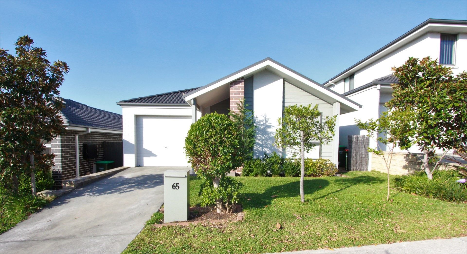 3 bedrooms House in 65 Eleanor Drive GLENFIELD NSW, 2167
