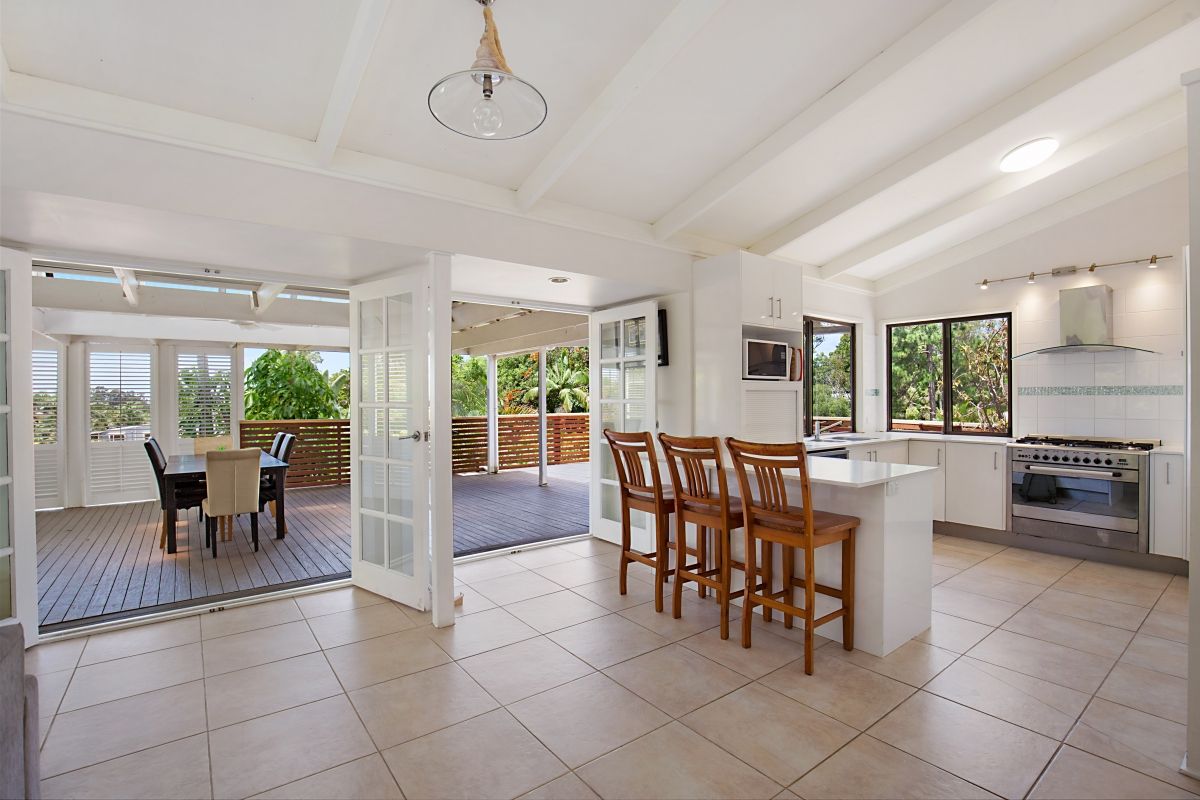 157 K P McGrath Drive, Elanora QLD 4221, Image 2