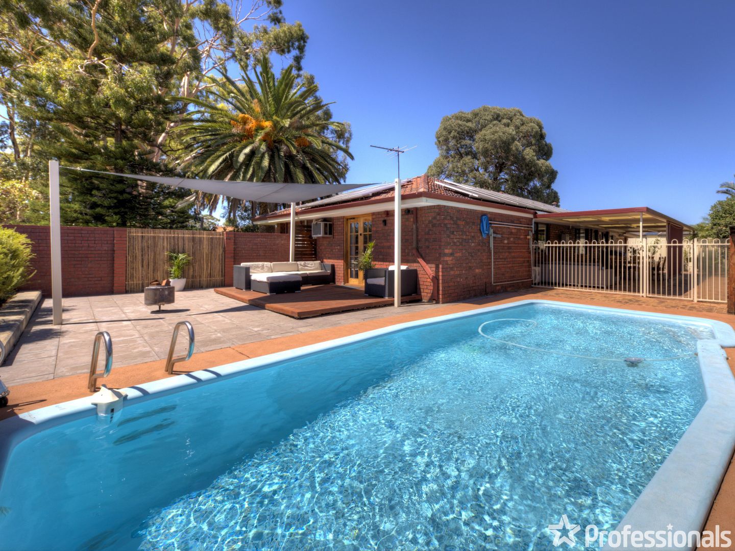 11 Sorrel Court, Forrestfield WA 6058, Image 2