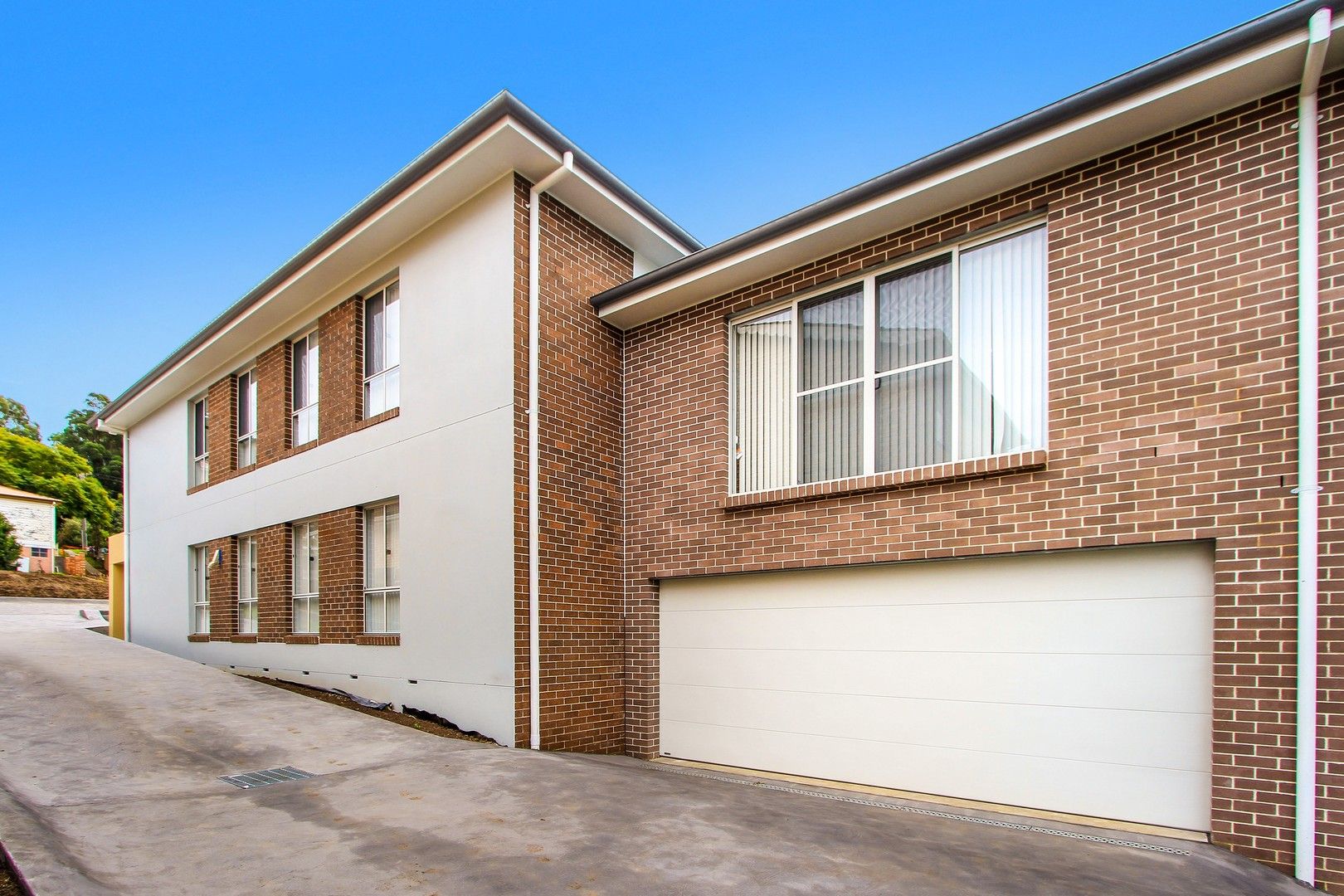 5 bedrooms House in 1/27a McKenzie Ave WOLLONGONG NSW, 2500