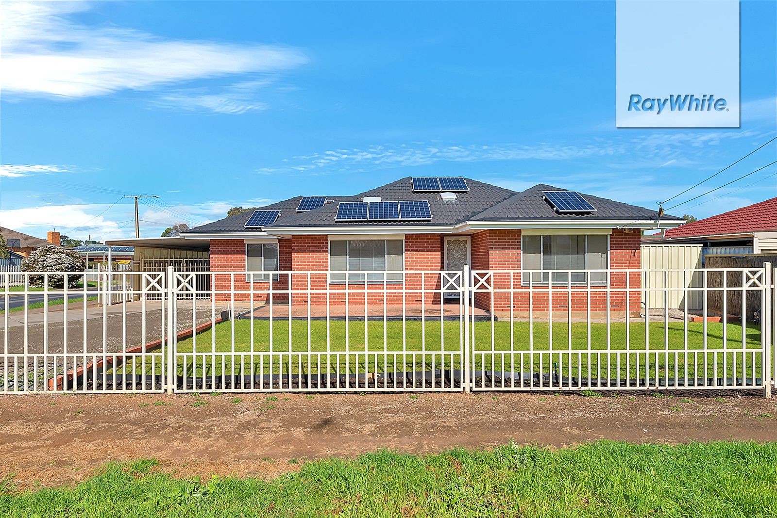 3 bedrooms House in 64 Wyatt Road PARAFIELD GARDENS SA, 5107