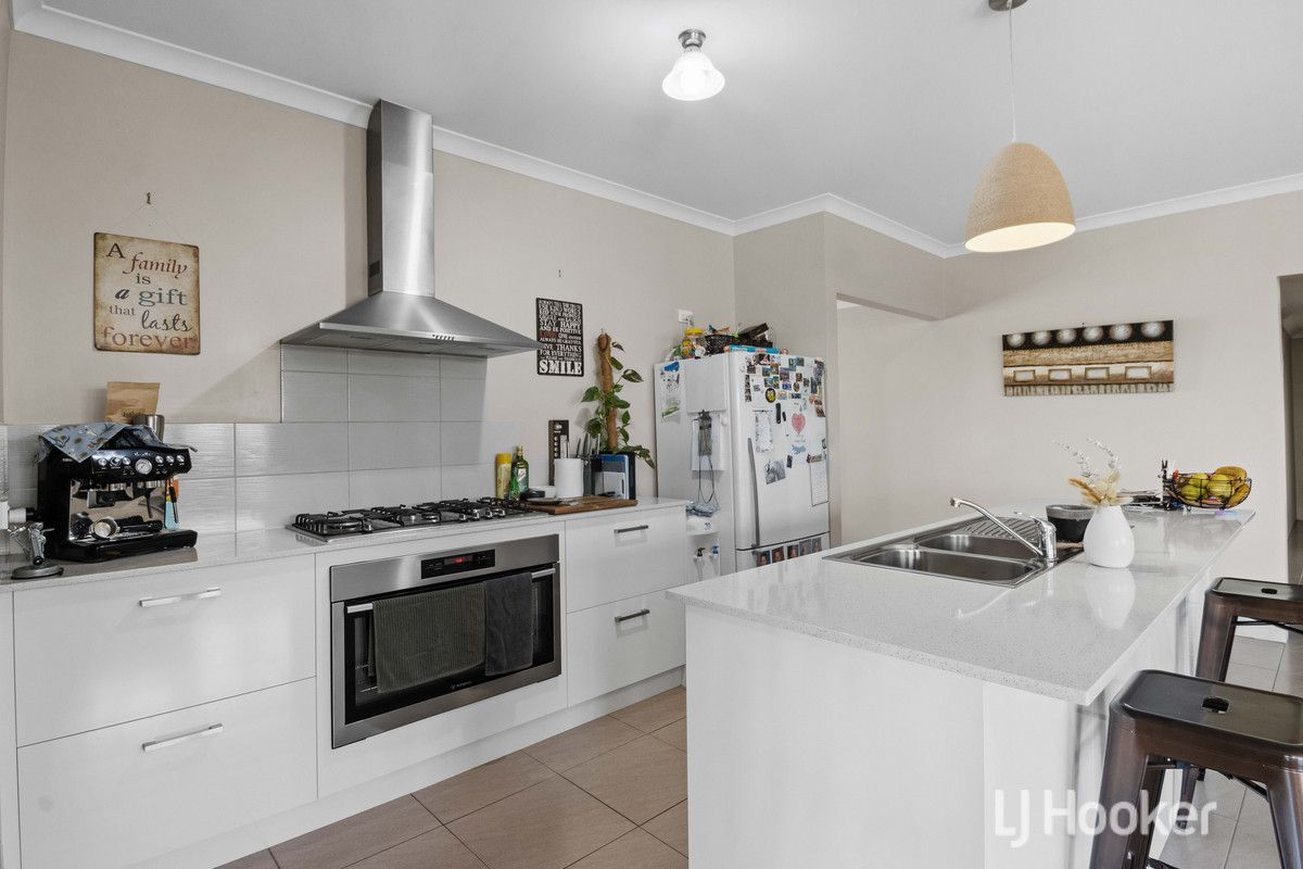 71 Hazelgrove Crescent, Millbridge WA 6232, Image 1