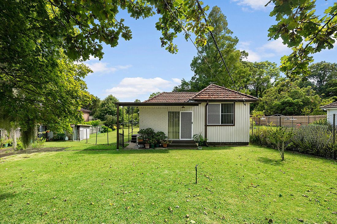 2 bedrooms House in 20 Stewart Avenue HORNSBY NSW, 2077