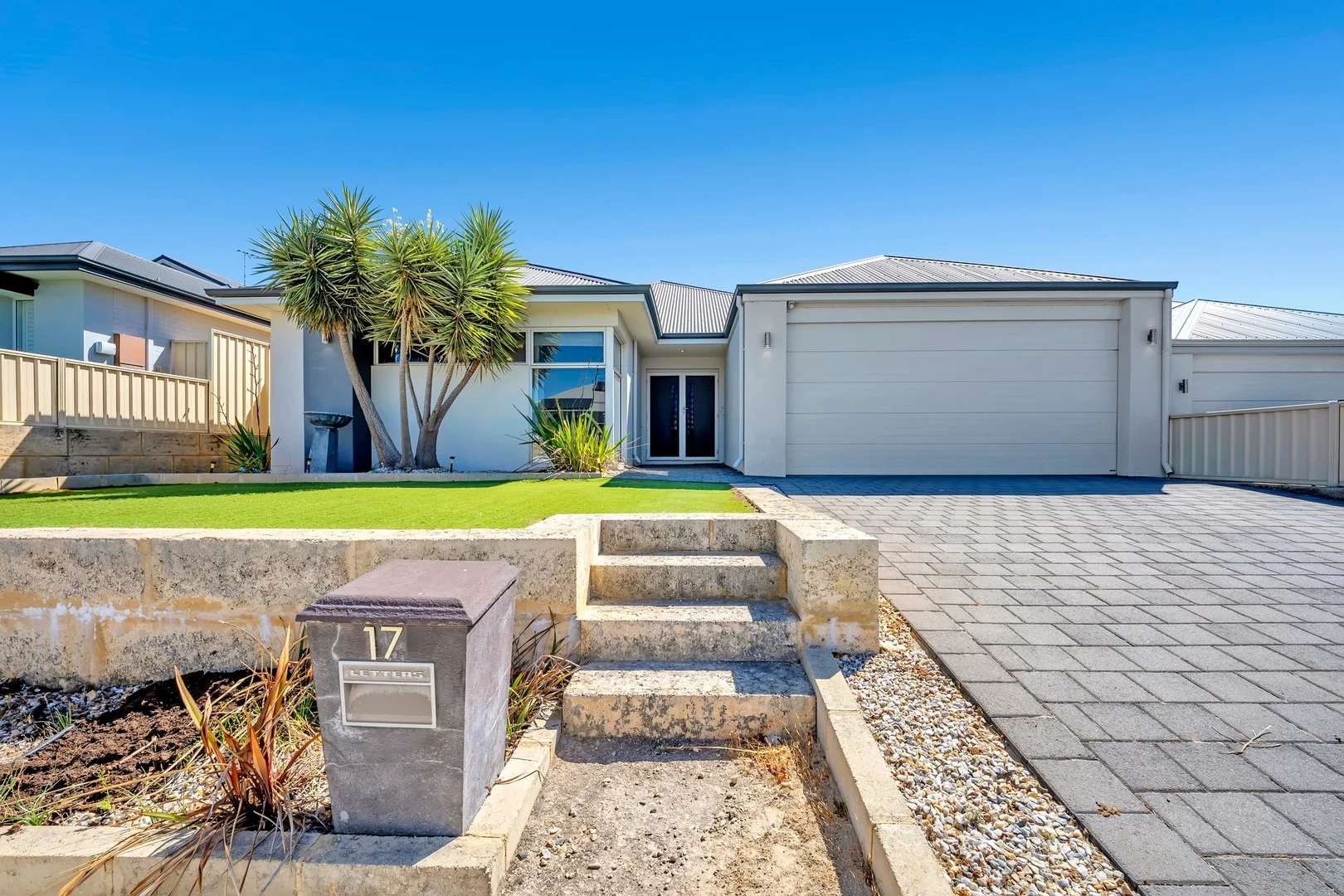 17 Chieftain Pass, Madora Bay WA 6210