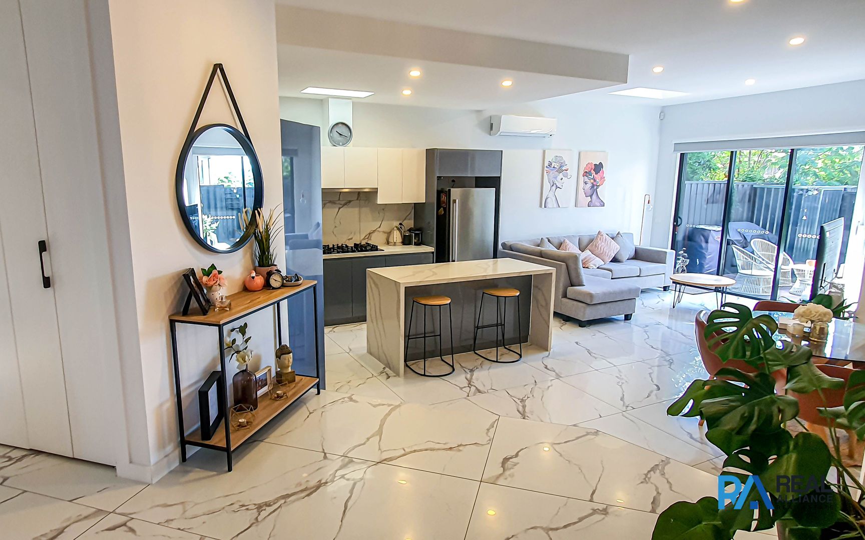 2/49 Avonhurst Drive, Glen Waverley VIC 3150 Townhouse For Rent