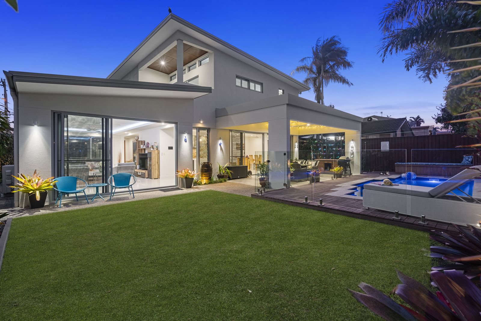 4 bedrooms House in 5 Robin Avenue PARADISE POINT QLD, 4216