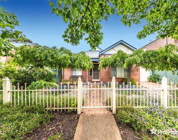 5 Northampton Crescent, Caroline Springs VIC 3023