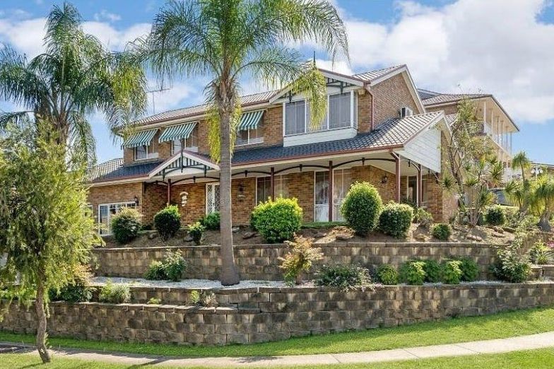 4 bedrooms House in 28 Candlewood Street BOSSLEY PARK NSW, 2176