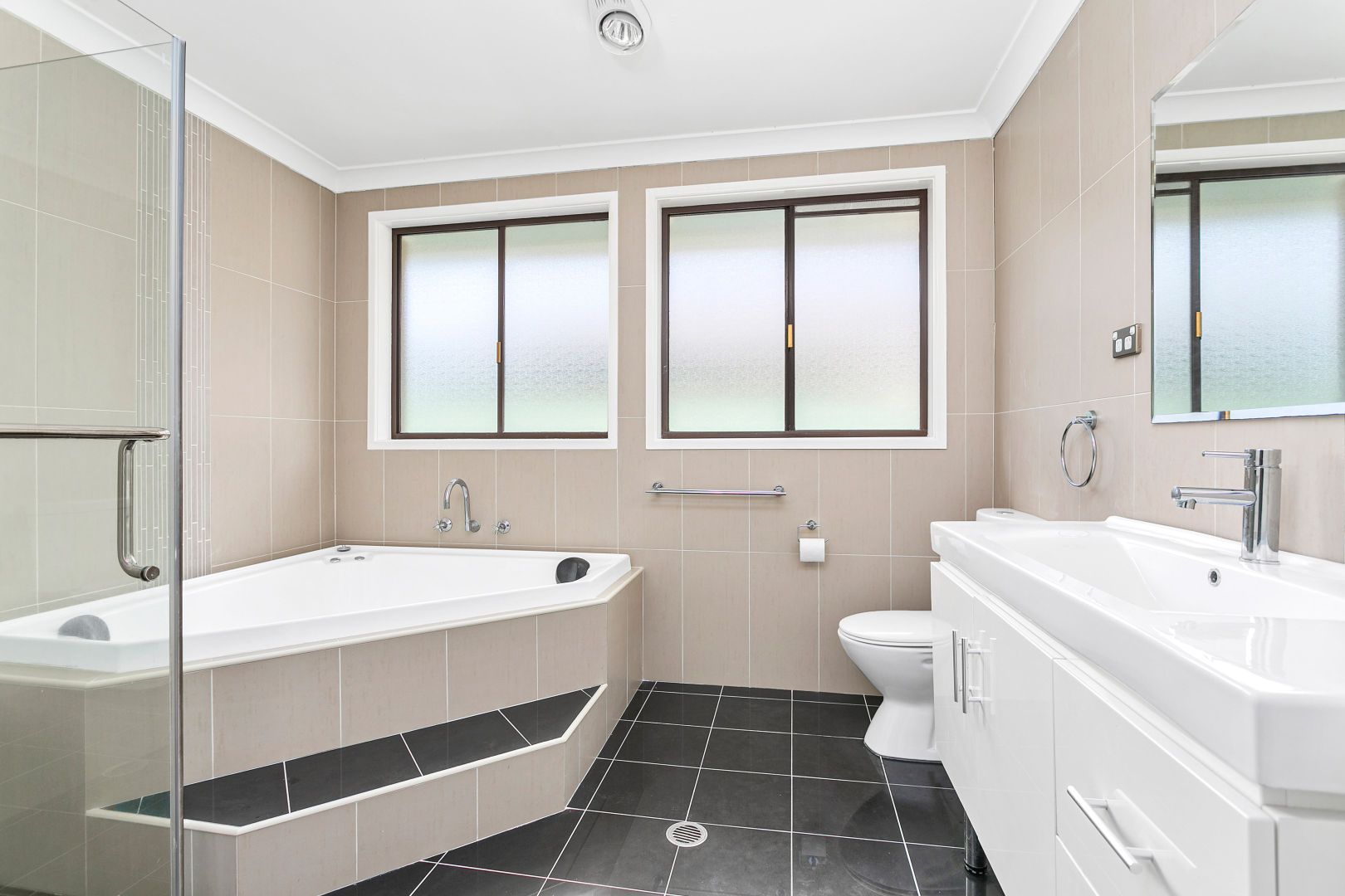 6 Beveridge St, Albion Park NSW 2527 House For Rent 560 Domain