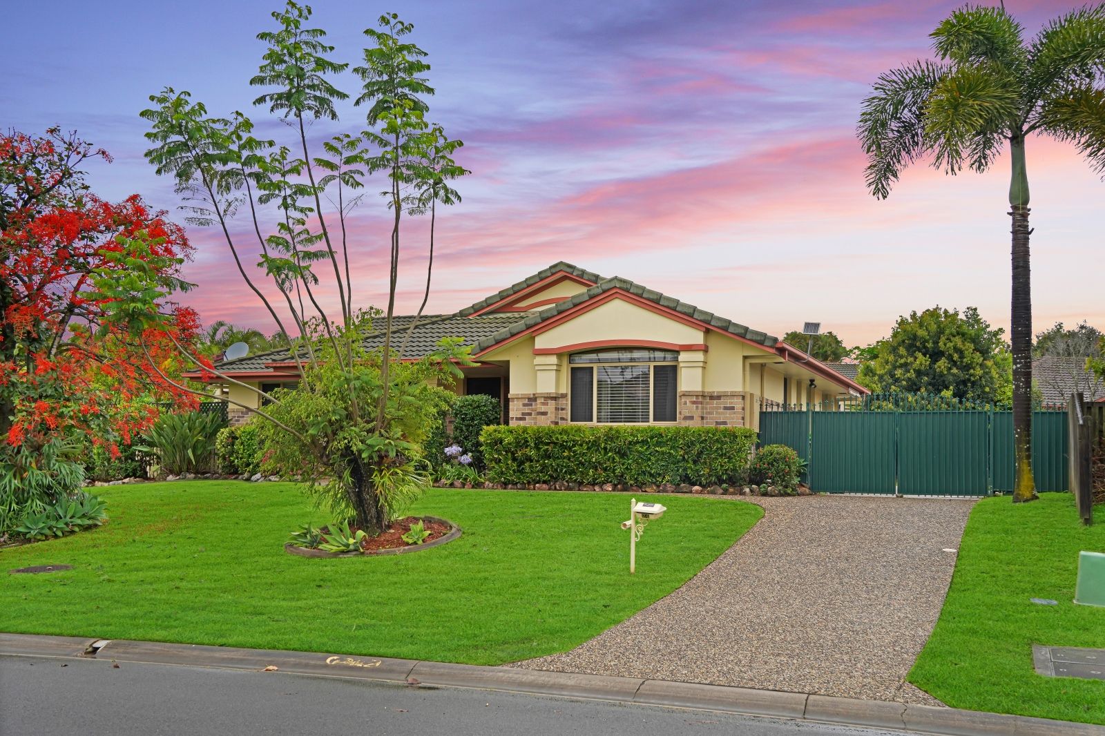 3 bedrooms House in 24 Lambor Drive MUDGEERABA QLD, 4213