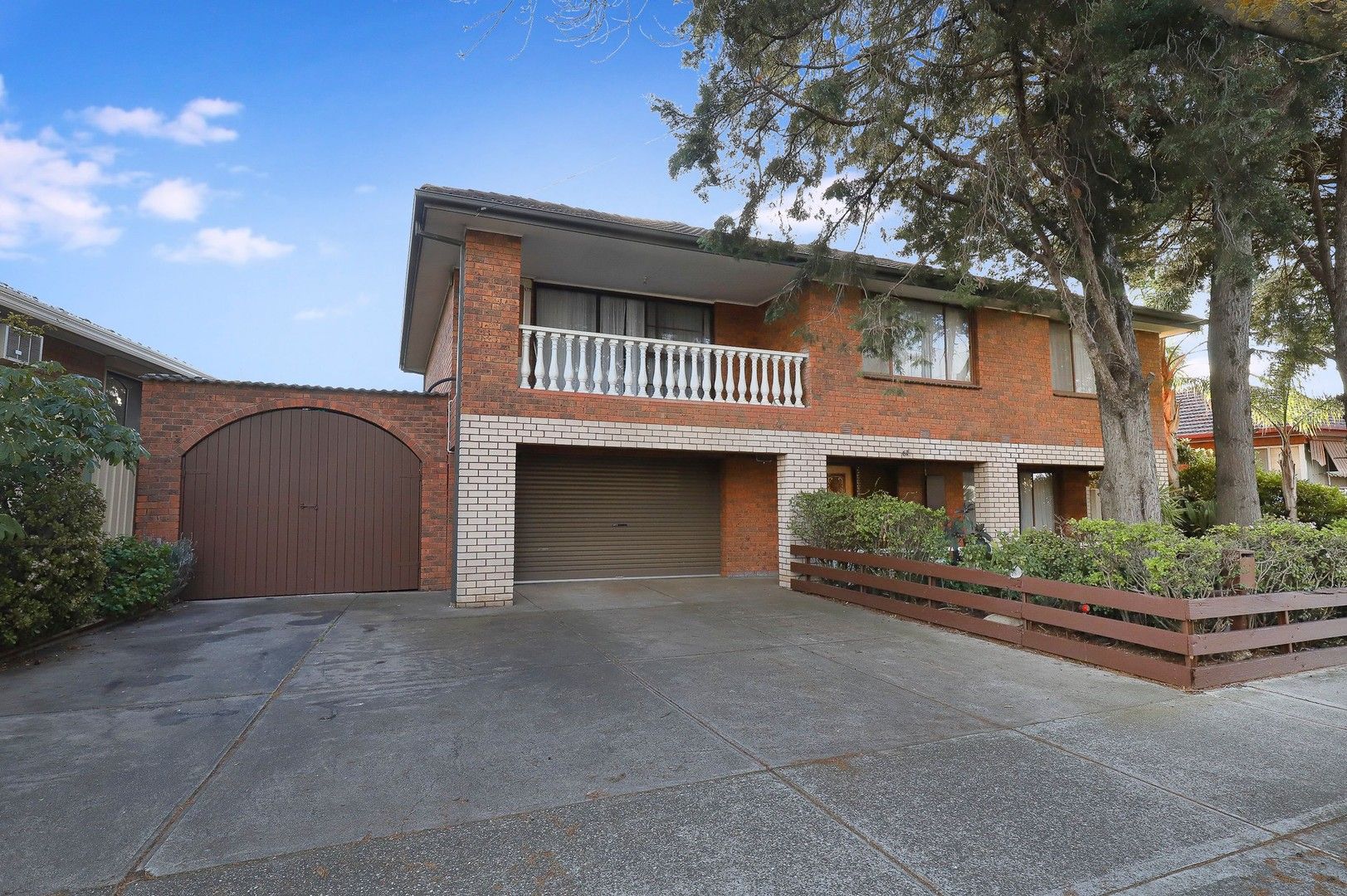 4 bedrooms House in 61 Mulhall Drive ST ALBANS VIC, 3021