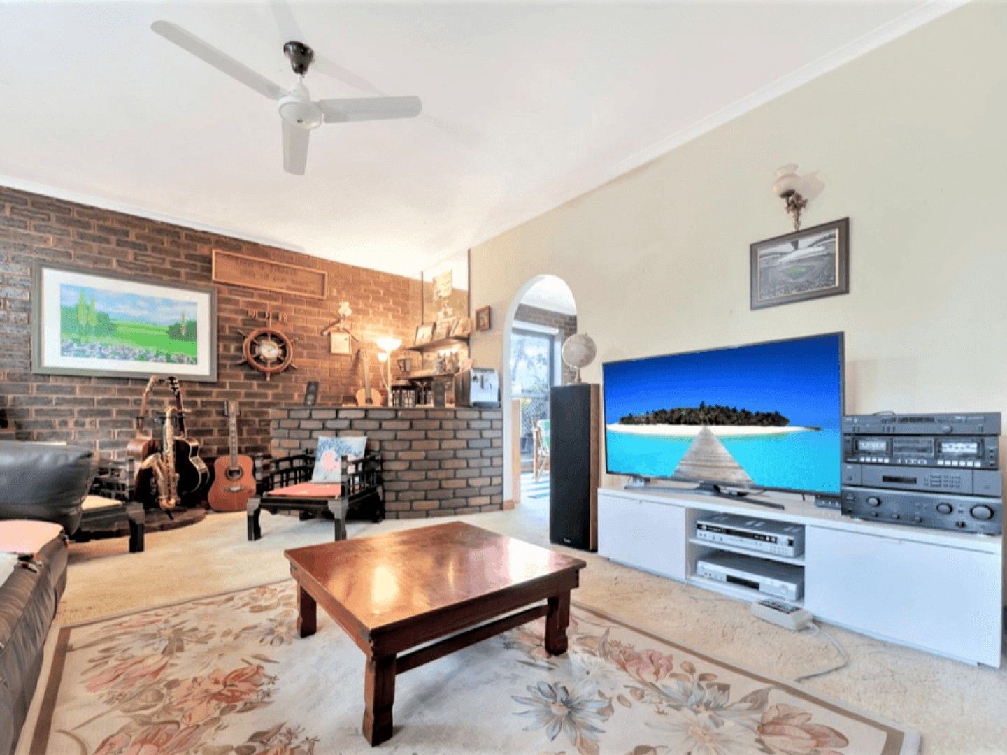 5 bedrooms House in 10 Ursula Court SPRINGWOOD QLD, 4127