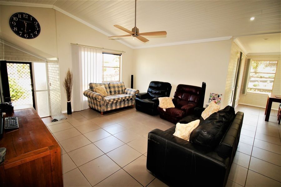 10 Carne Court, Eimeo QLD 4740, Image 2