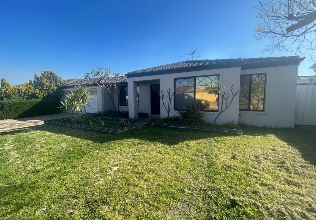 4 bedrooms House in 98 WILLOUGHBRIDGE CRESCENT ERSKINE WA, 6210