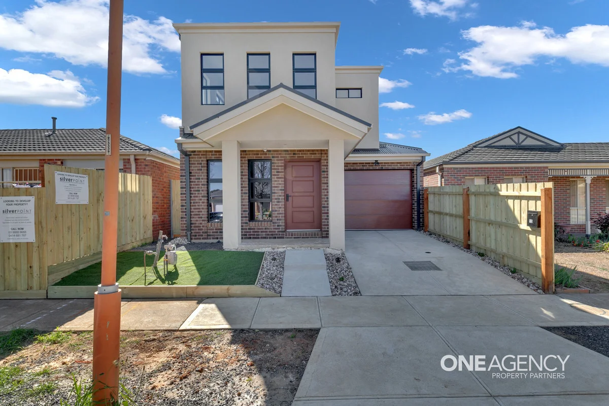 13 Macadamia Grove, Werribee VIC 3030
