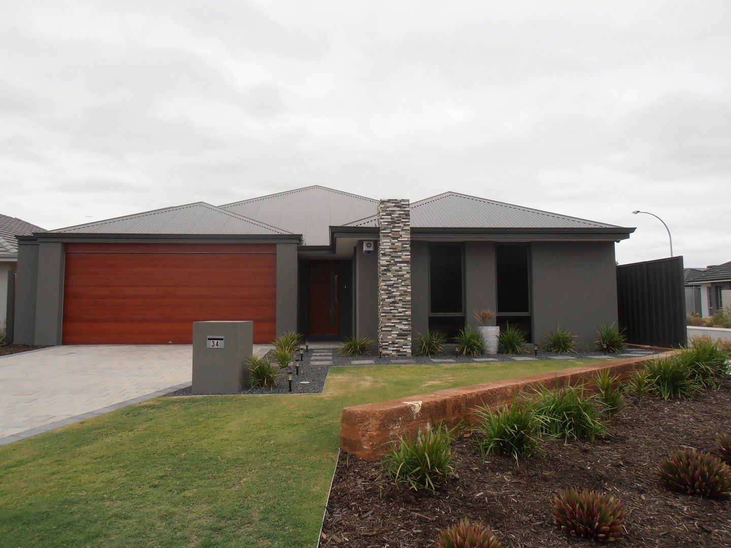 3 bedrooms House in 34 Helms Loop ELLENBROOK WA, 6069