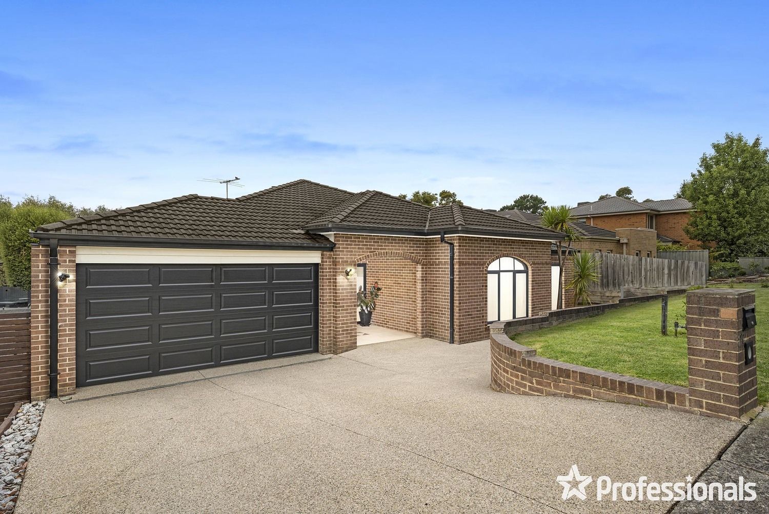 27 Freshfield Avenue, Mooroolbark VIC 3138, Image 0