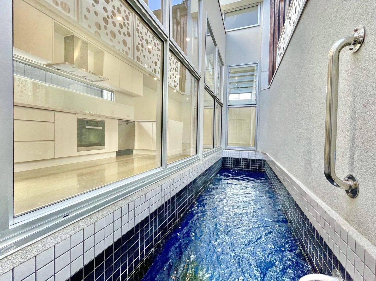 3 bedrooms House in 34 Nepean Highway BRIGHTON VIC, 3186