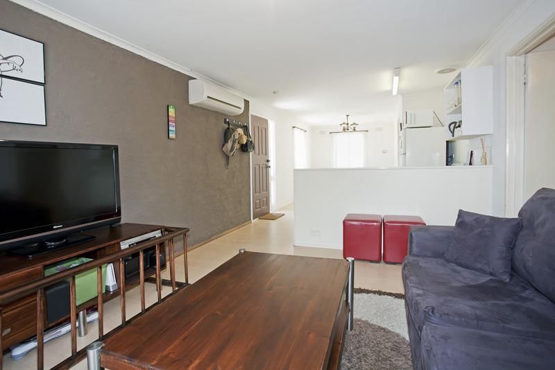 4/18 Breakwater Road, EAST GEELONG VIC 3219, Image 2