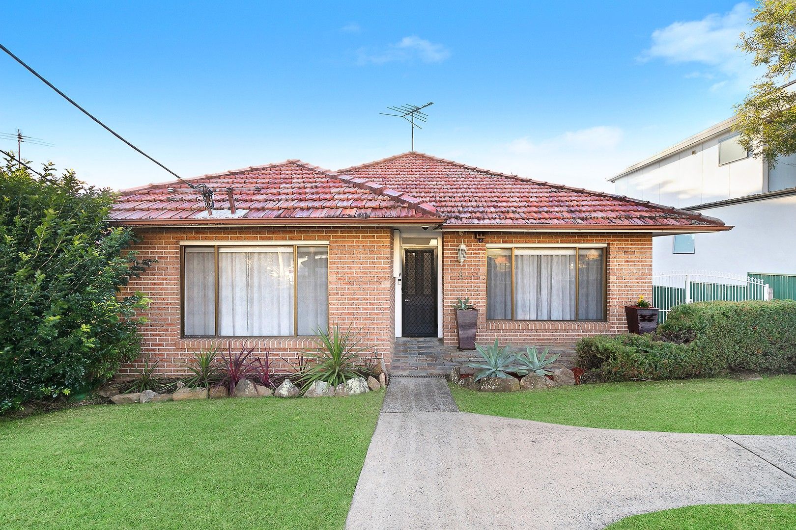 5 bedrooms House in 8 Cameron Crescent RYDE NSW, 2112