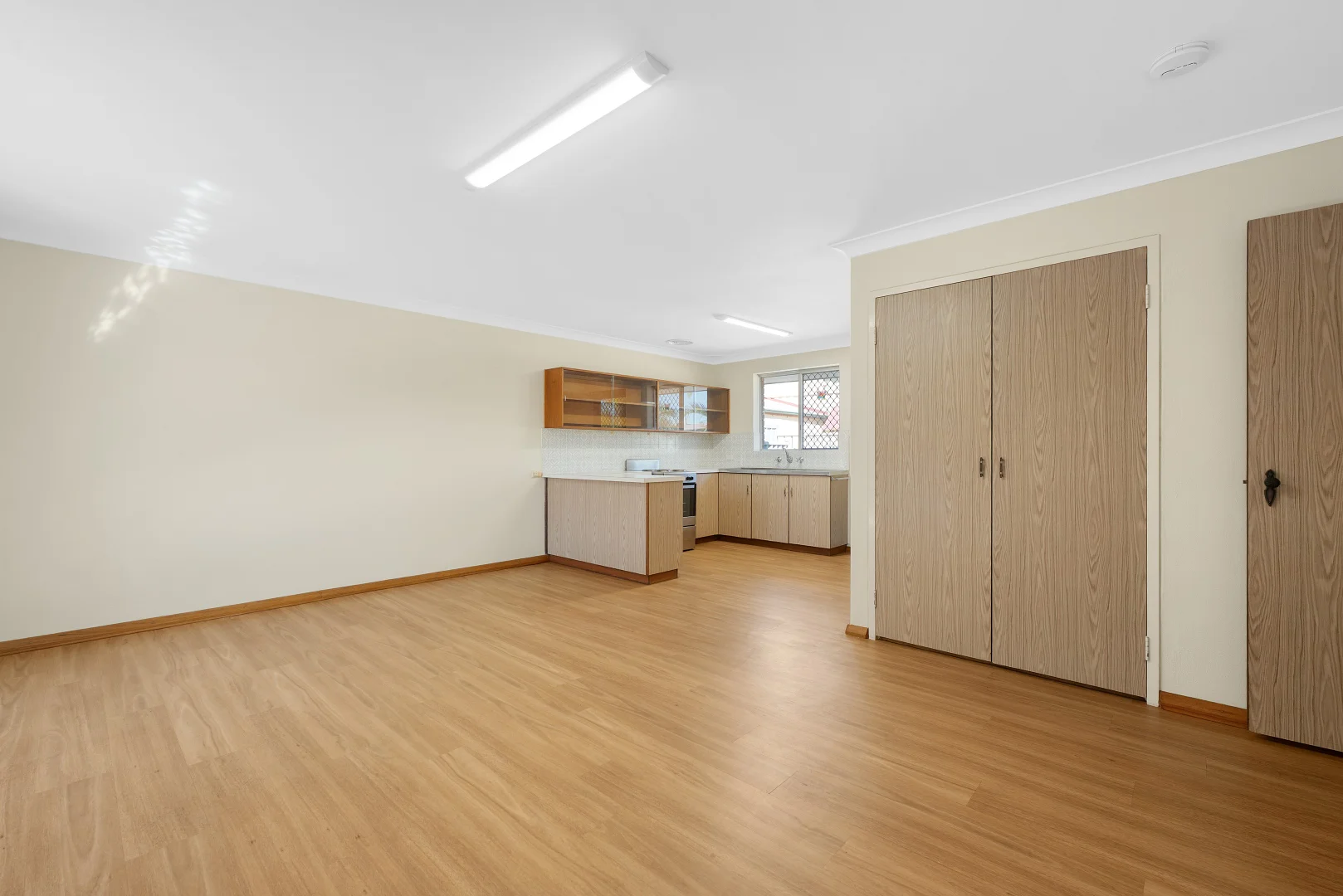 Additional image 4 of 279B Fifth Street, Wonthella WA 6530