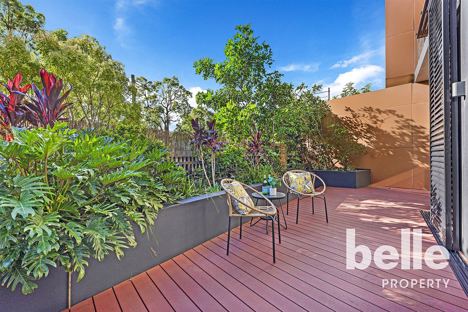 2 bedrooms Apartment / Unit / Flat in 1/21 Bay Drive MEADOWBANK NSW, 2114
