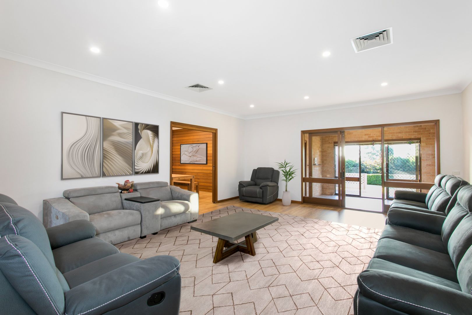 67 Ulundri Drive, Castle Hill NSW 2154, Image 2