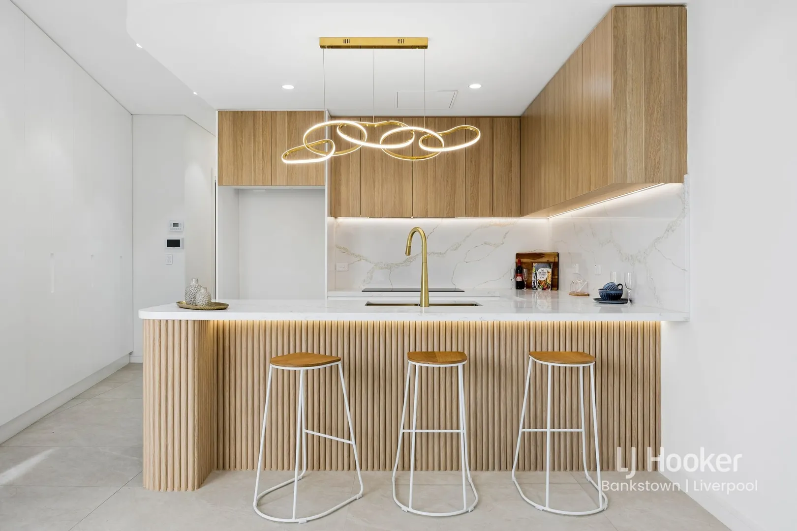 Brand New Architectural Residence with Premium Finishes & Effortless Family Living – pohled 2