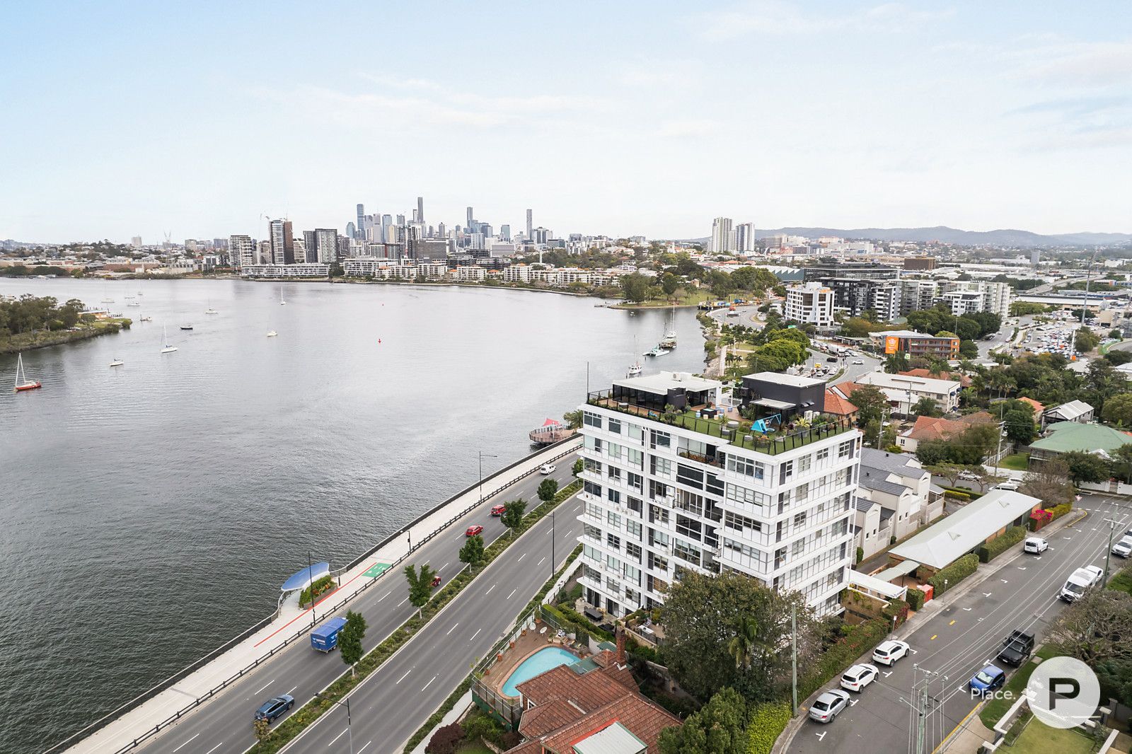 2 bedrooms Apartment / Unit / Flat in 5A/11 Hillside Crescent HAMILTON QLD, 4007