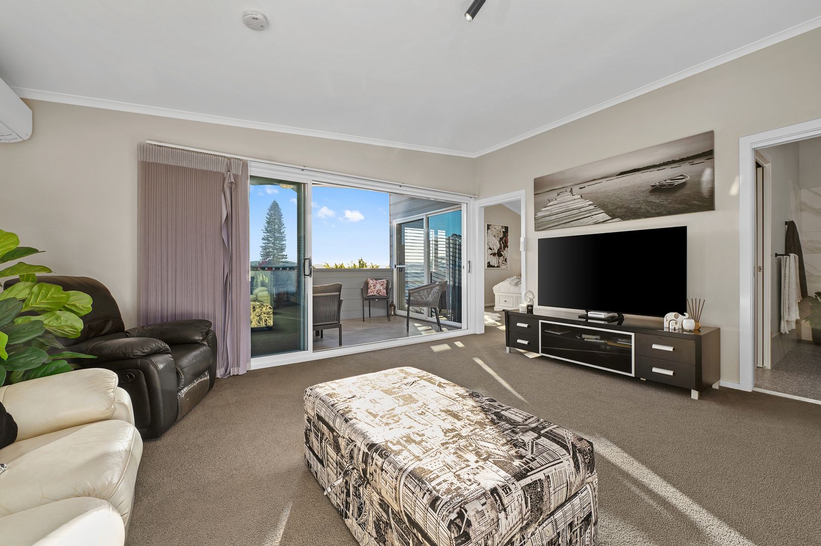 2 Bronwen Avenue, Eleebana NSW 2282, Image 2