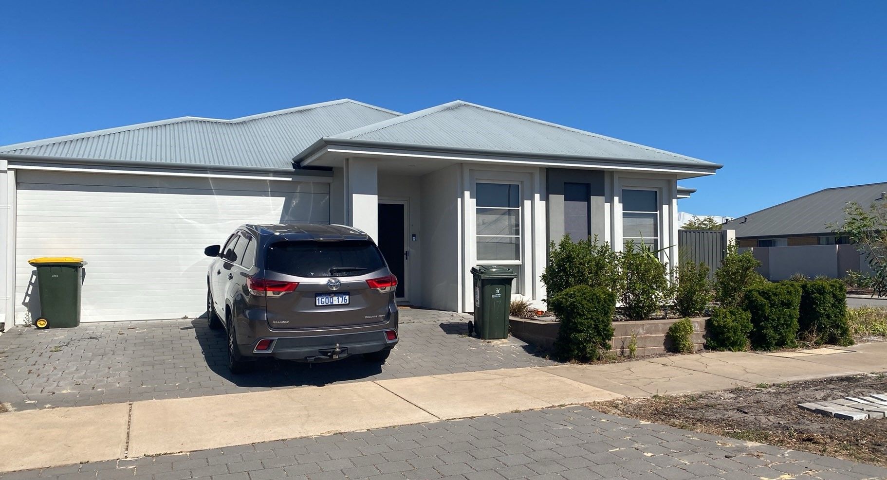 4 bedrooms House in 17 Norcia Way ELLENBROOK WA, 6069