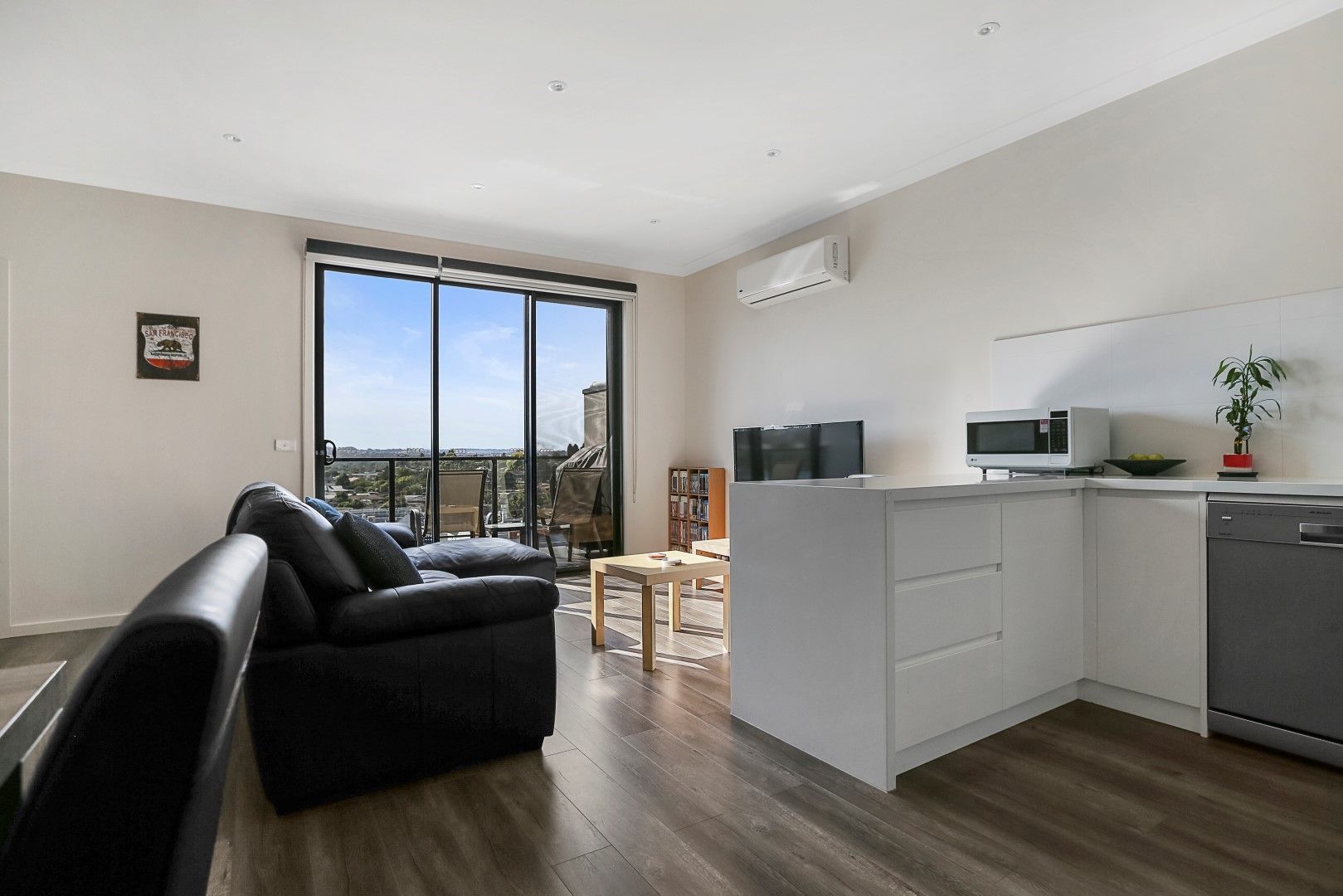 6/66 Outlook Drive, Dandenong North VIC 3175 Townhouse For Rent