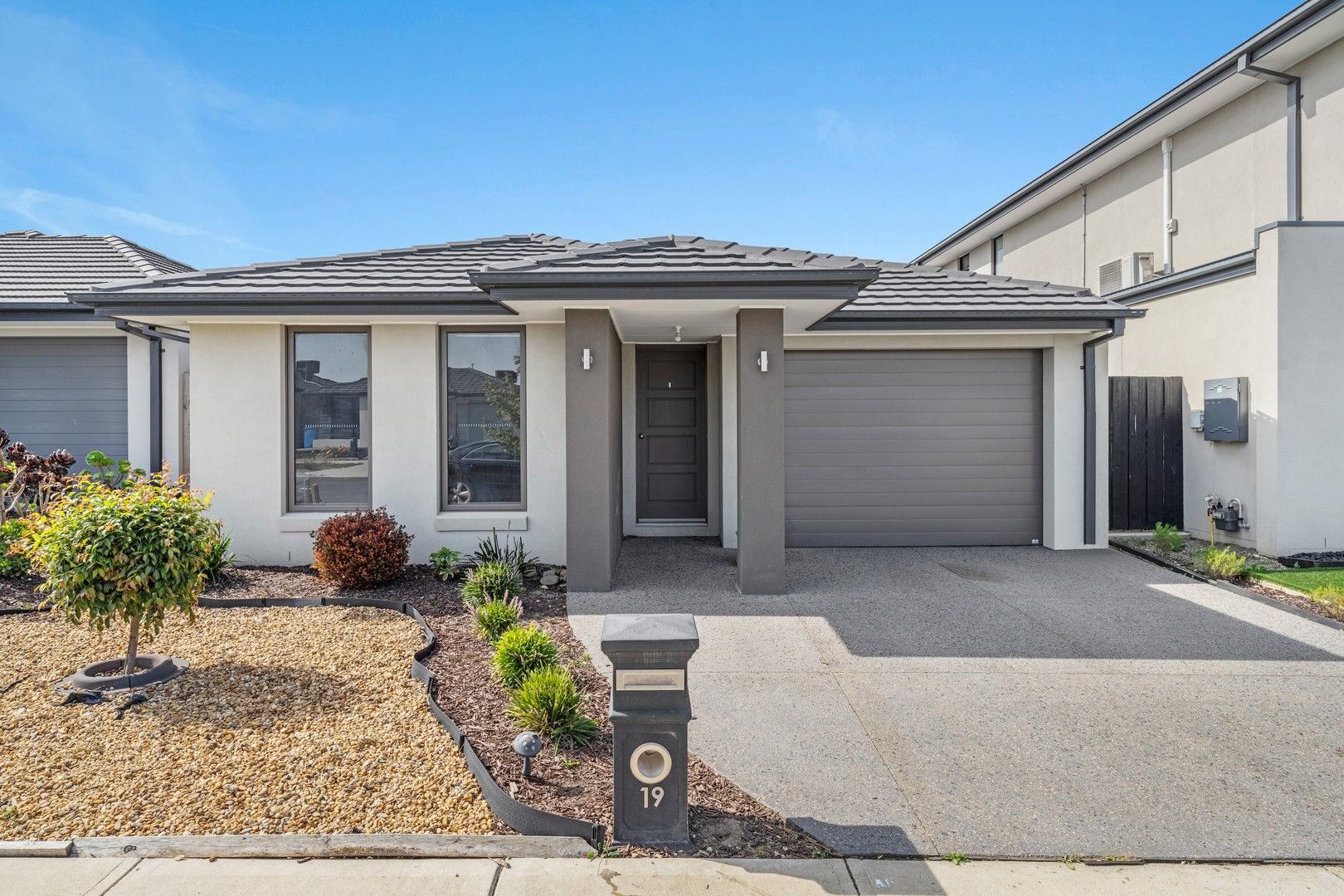3 bedrooms House in 19 Flanker Way CLYDE VIC, 3978