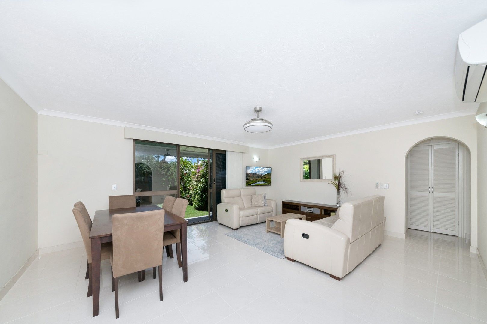 2 bedrooms Apartment / Unit / Flat in 1/74 Mitchell Street NORTH WARD QLD, 4810