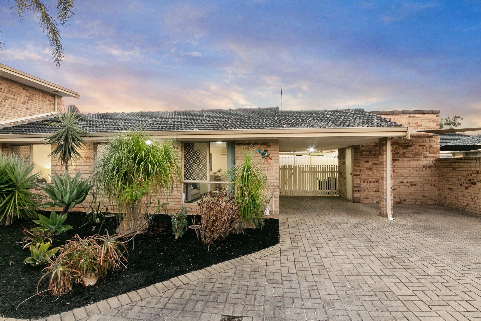 2 bedrooms Villa in 2/103 Valentine Avenue DIANELLA WA, 6059