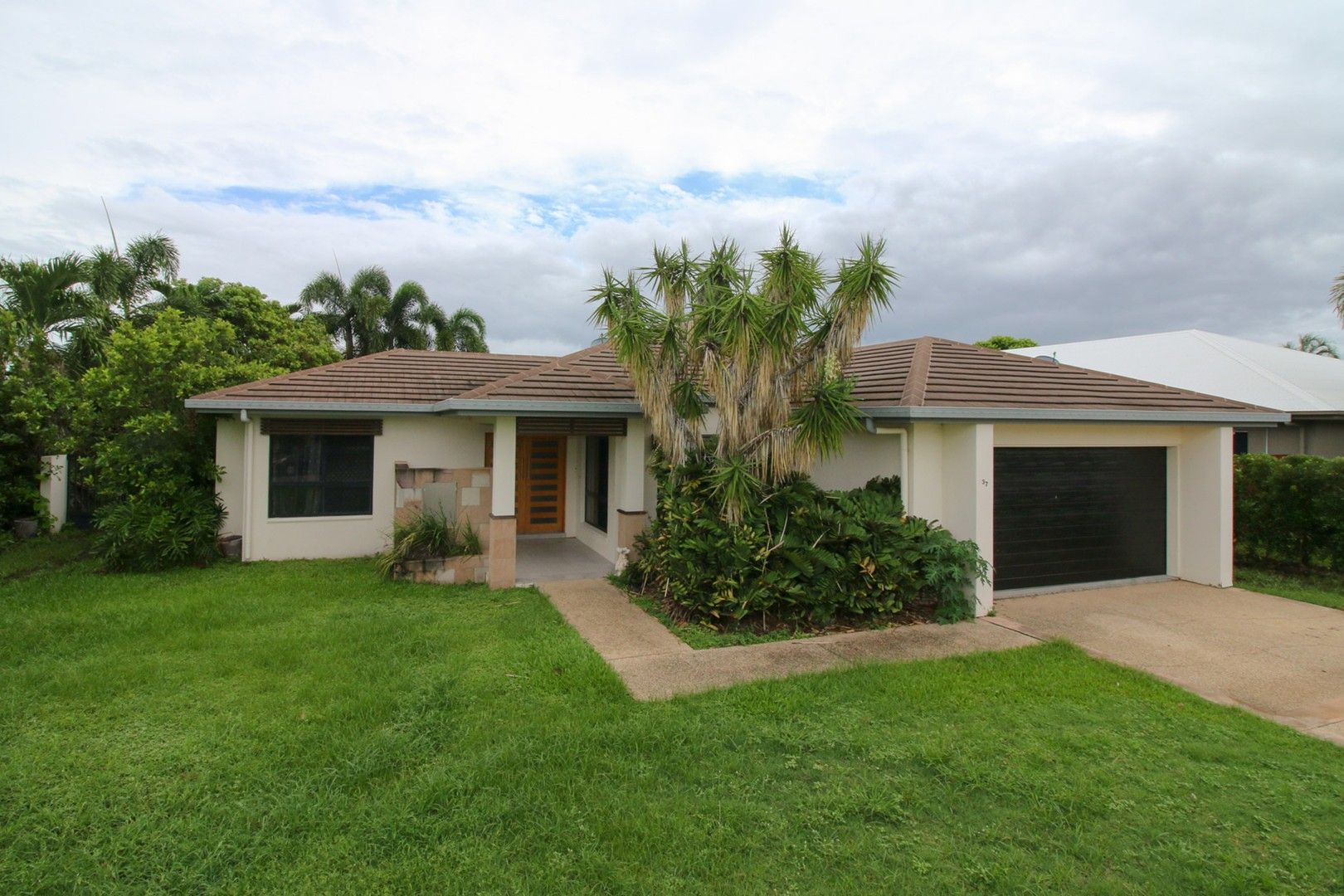 37 Lakeland Boulevard, Idalia QLD 4811 House For Rent 610 Domain