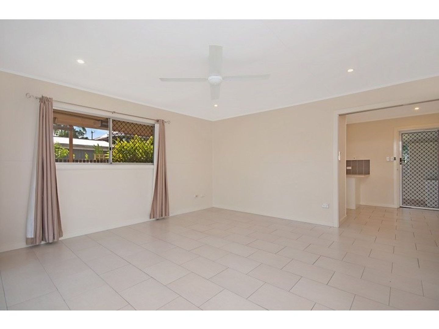 65 Mann Street, Westcourt QLD 4870, Image 2