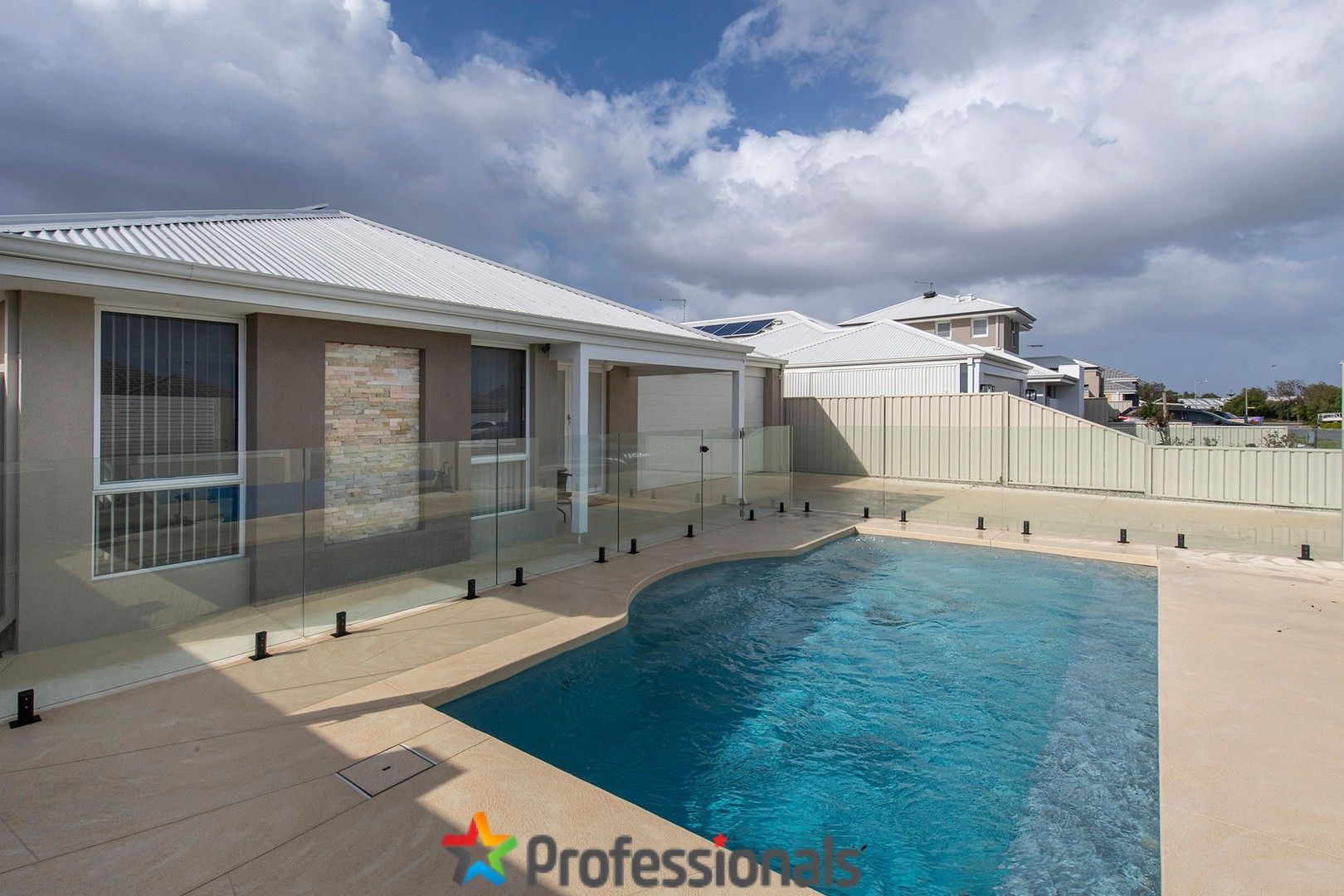 4 bedrooms House in 14 Lyndon Road GOLDEN BAY WA, 6174