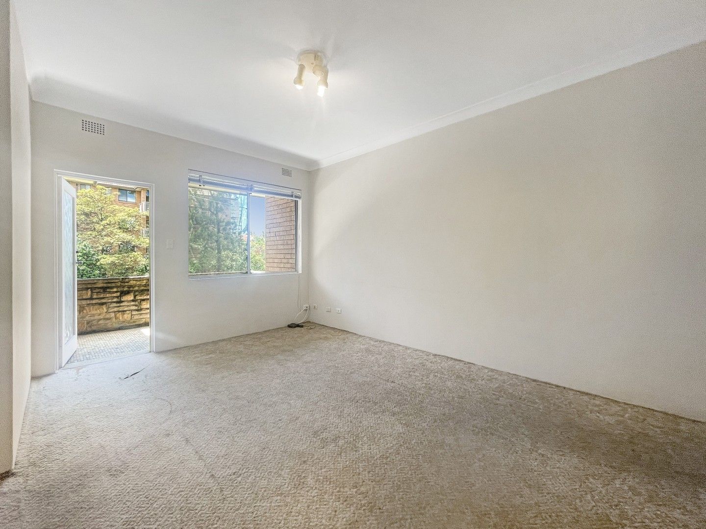 2 bedrooms Apartment / Unit / Flat in 4/5-7 Woids Avenue HURSTVILLE NSW, 2220