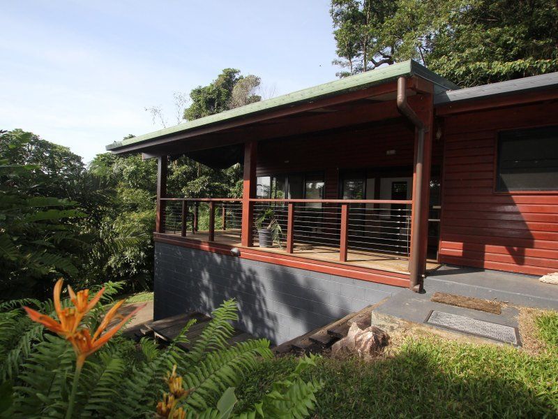 4 bedrooms House in 23 Bicton Close BINGIL BAY QLD, 4852