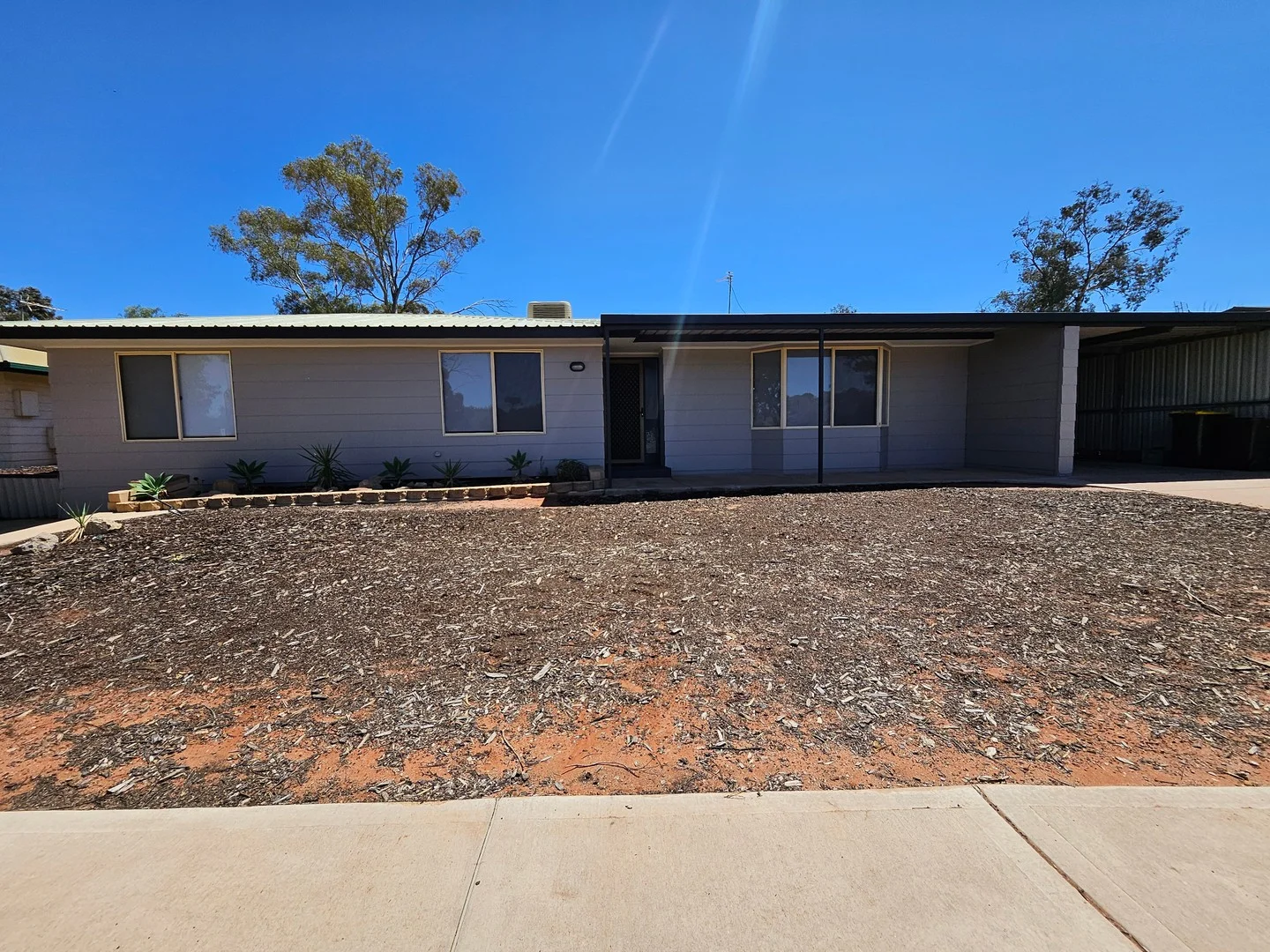 23 Pioneer Dr, Roxby Downs SA 5725