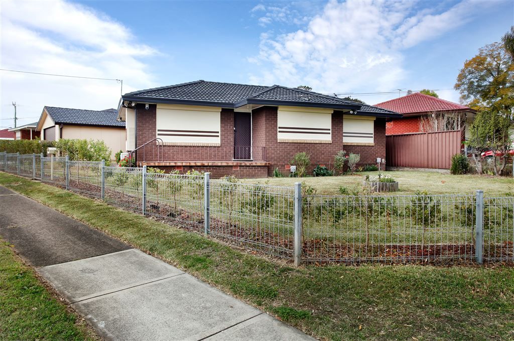 3 bedrooms House in 7 Rudolf Road SEVEN HILLS NSW, 2147