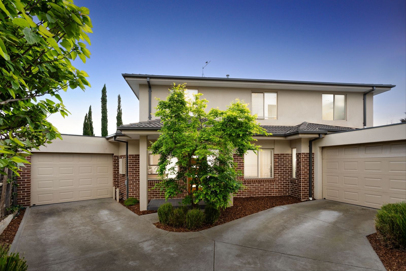 3 bedrooms Townhouse in 2/2 Walcha Court CHADSTONE VIC, 3148