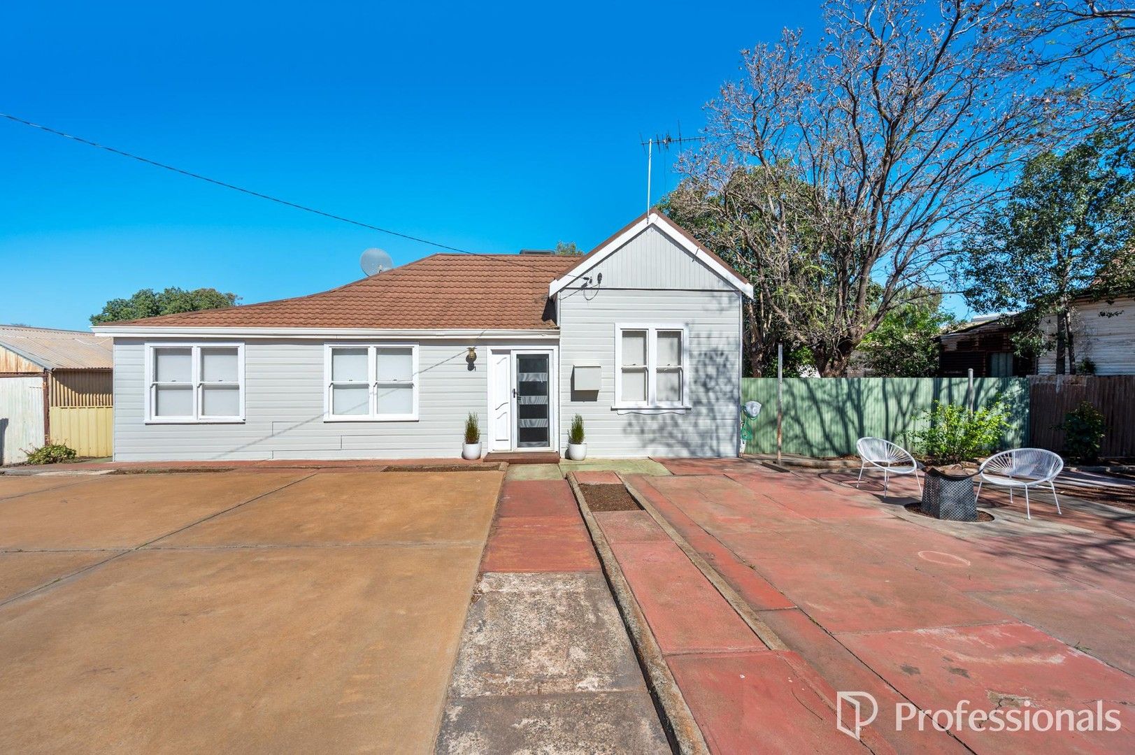 3 bedrooms House in 71 Ardagh Avenue KALGOORLIE WA, 6430