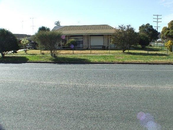 83 Macauley St, Deniliquin NSW 2710, Image 2