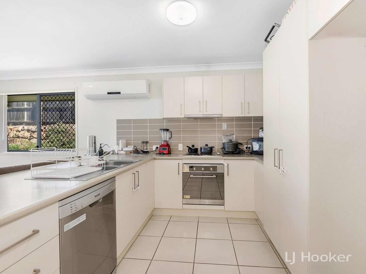 9 Armani Avenue, Wulkuraka QLD 4305, Image 1