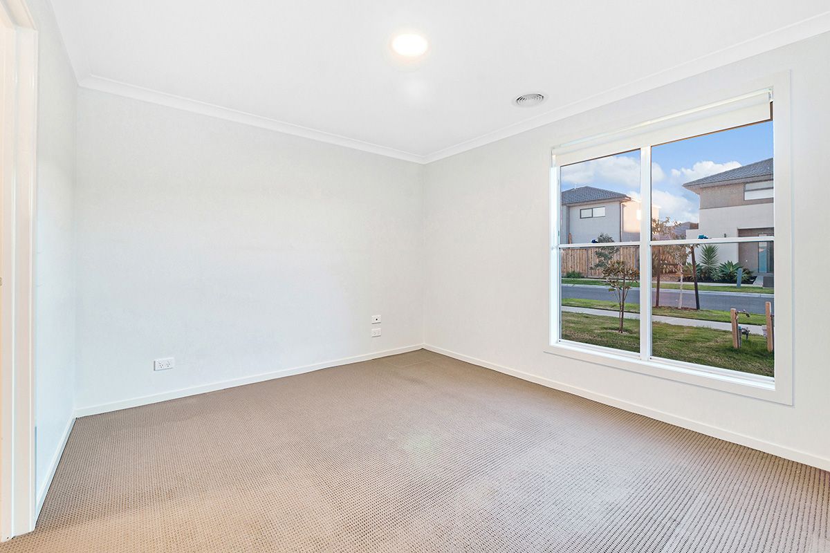 19 Mossey Crescent, Cranbourne East VIC 3977, Image 1