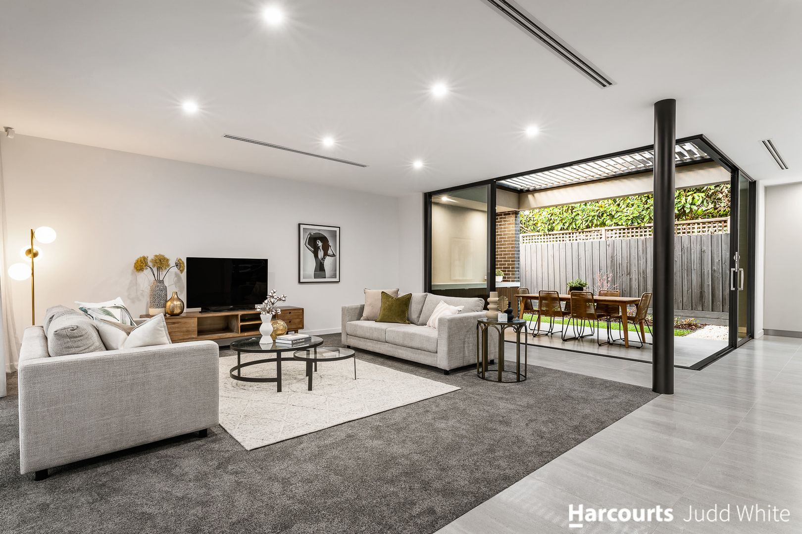 2/8 MacKintosh Road, Wheelers Hill VIC 3150, Image 1